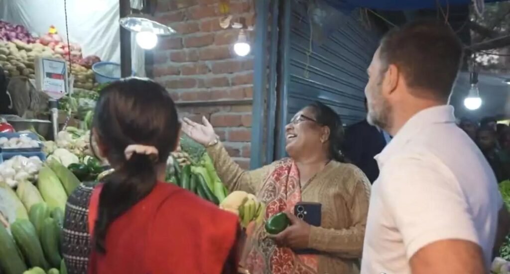 सब्जी मंडी में दाम पता करने पहुंचे Rahul Gandhi, पोस्ट शेयर कर कहा- सरकार सो रही कुंभकरण की नींद 2 9 14