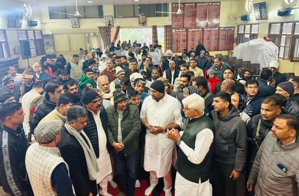 Haryana: सात जिलों में पहुंची पूर्व CM चौटाला की अस्थि कलश यात्रा, भावुक हुए समर्थक 2 IMG 9348