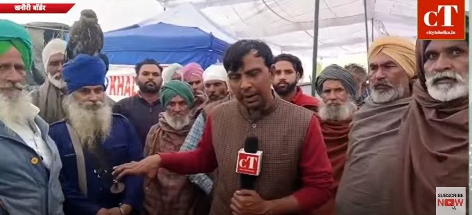 खनौरी बॉर्डर पर 'कैलाश' की अनोखी भागीदारी: सिर पर बैठकर निहंग ने किसानों की लड़ाई में किया योगदान 3 KHNORI BORDER22