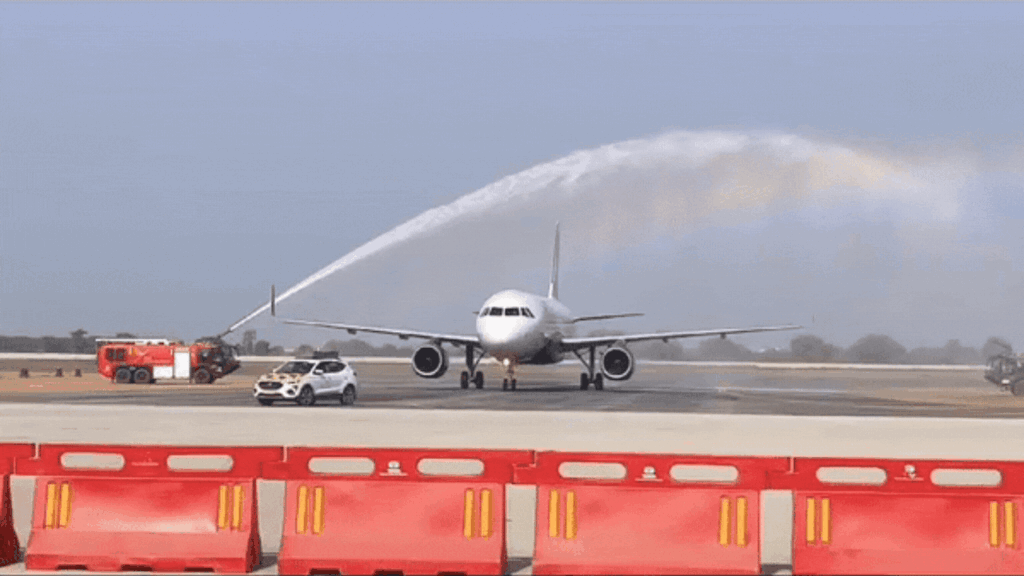 JEWAR AIRPORT के रनवे पर पहली बार उतरा विमान, भारत की एयर कनेक्टिविटी का नया अध्याय 6 Untitled design