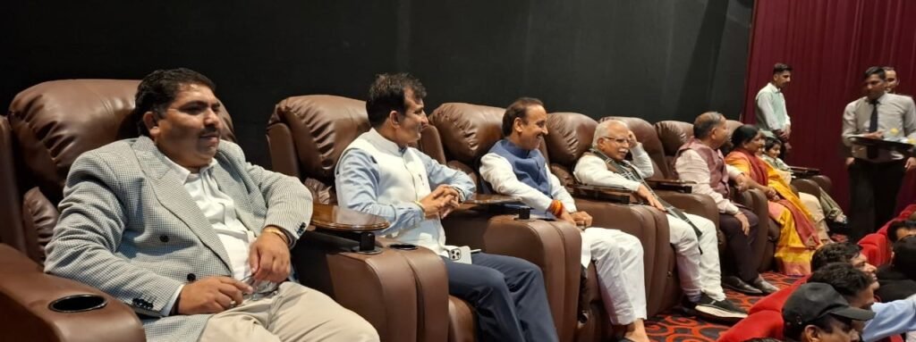 Manohar Lal Khattar ने देखी द साबरमती रिपोर्ट, बोले- फिल्म ने घटना की सच्चाई को उजागर किया 3 WhatsApp Image 2024 12 01 at 8.07.31 AM