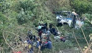 Uttarakhand में बड़ा बस हादसा: यात्रियों से भरी बस खाई में गिरी, 3 की मौत, 25 घायल 5 download 1 4