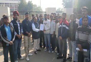 सिरसा में चौधरी देवीलाल यूनिवर्सिटी के लॉ स्टूडेंट्स पर पुलिस द्वारा की गई मारपीट का मामला तूल पकड़ रहा है।