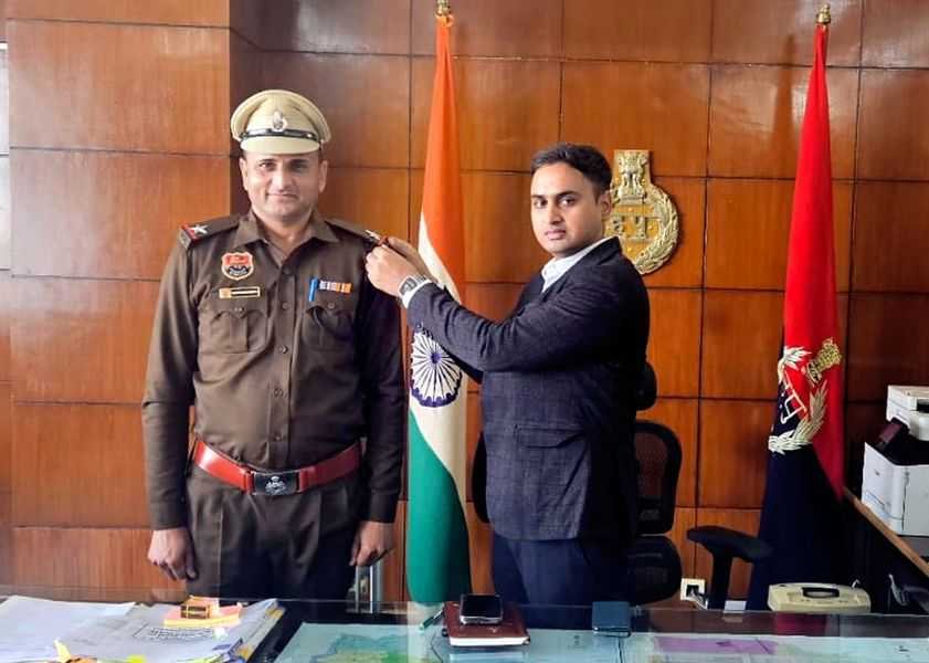 Panipat: Head constable Narendra promoted as ASI, honored by Superintendent of Police