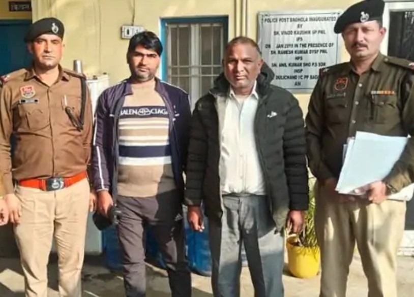 Palwal में कुल्हाड़ी और डंडों से हमला करने वाले 2 युवक गिरफ्तार, पुलिस ने बरामद किए हथियार