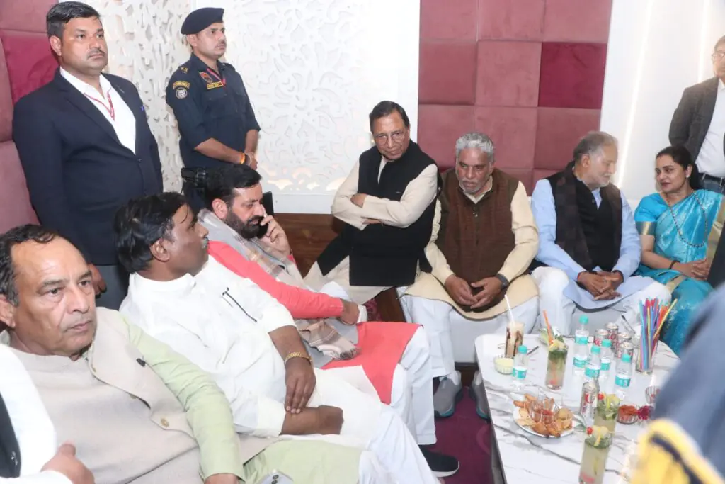 Panipat: CM नायब सैनी ने BJP नेता डॉ. अर्चना गुप्ता के पुत्र अविरल गुप्ता के शादी समारोह में पहुंचकर आशीर्वाद दिया 3 95cf3543 6634 41ab 9577 8a6a536a8794