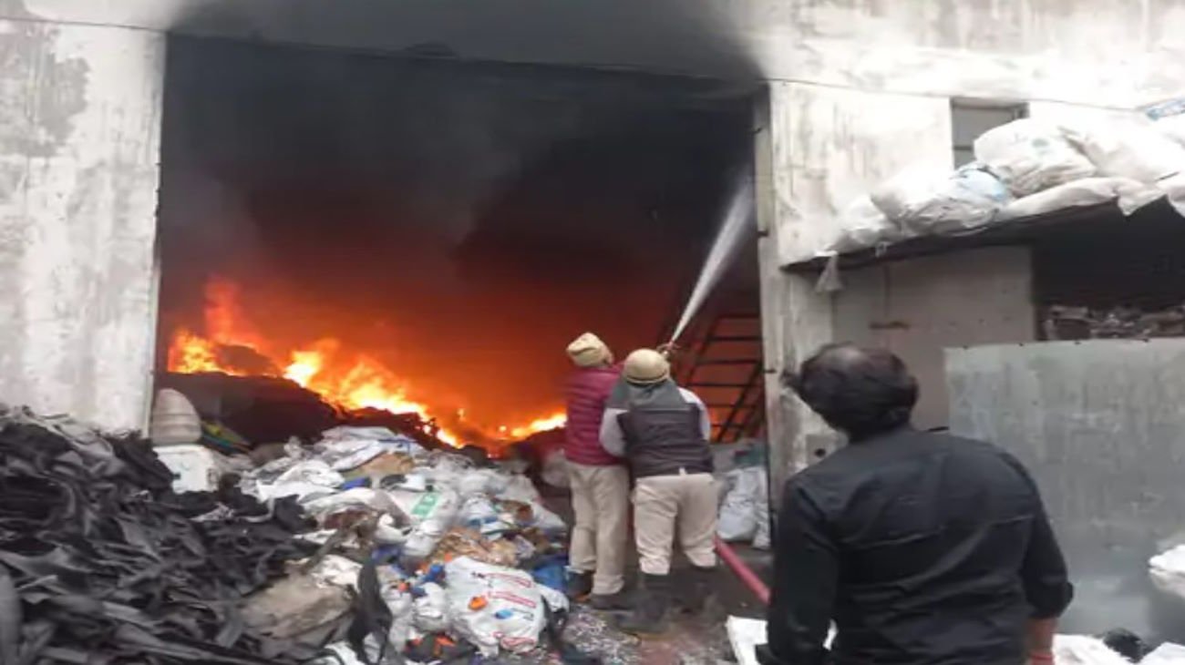 A huge fire broke out in a factory in Gurugram's Manesar, causing panic in a plastic and rubber granules manufacturing unit