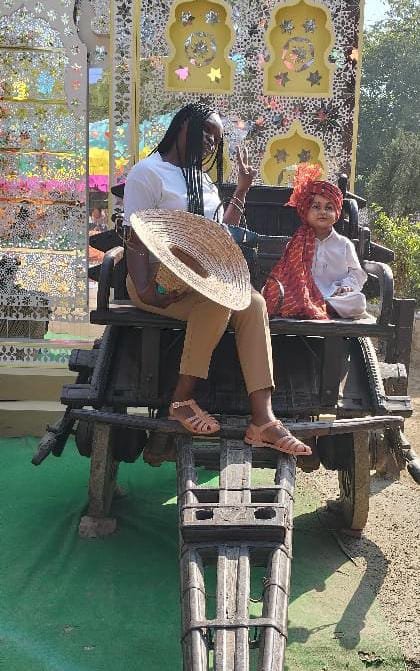 Surajkund Mela: : विदेशी पर्यटकों का बढ़ रहा रुझान, सेल्फी प्वाइंट और विदेशी कलाकार बने आकर्षण का केंद्र 4 IMG 20250213 WA0001