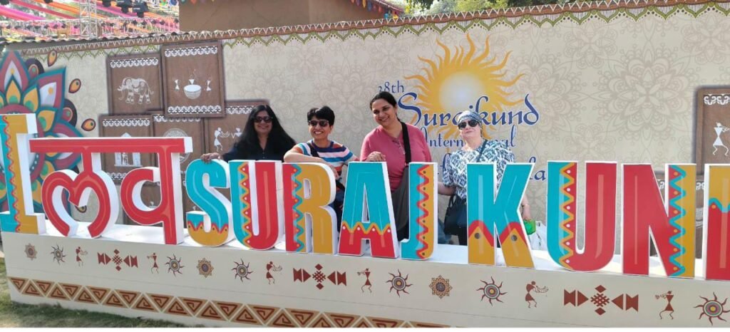 Surajkund Mela: : विदेशी पर्यटकों का बढ़ रहा रुझान, सेल्फी प्वाइंट और विदेशी कलाकार बने आकर्षण का केंद्र 2 IMG 20250213 WA0002