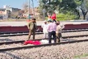 The body of a girl was found on the railway track in Panipat, the suicide note read "I am coming to you"