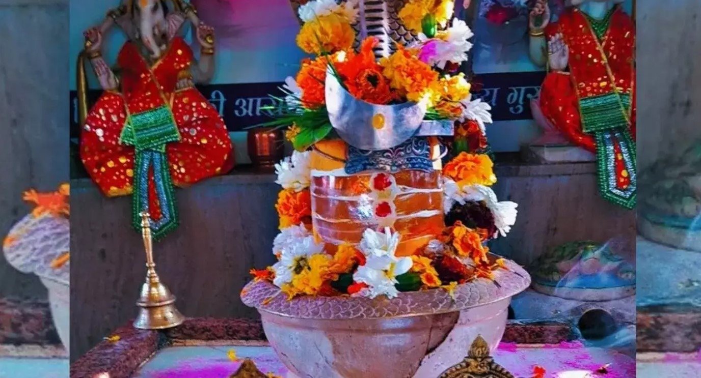 Special worship at Rajrajeshwari temple in Meerut on Mahashivratri: Dress code implemented, entry will be allowed only by wearing dhoti-kurta and saree