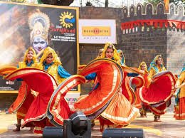 Surajkund Mela 2025: संस्कृति, संगीत और लोककला का महासंगम: मामे खान की सूफियाना आवाज़ पर झूमे पर्यटक 5 surajk