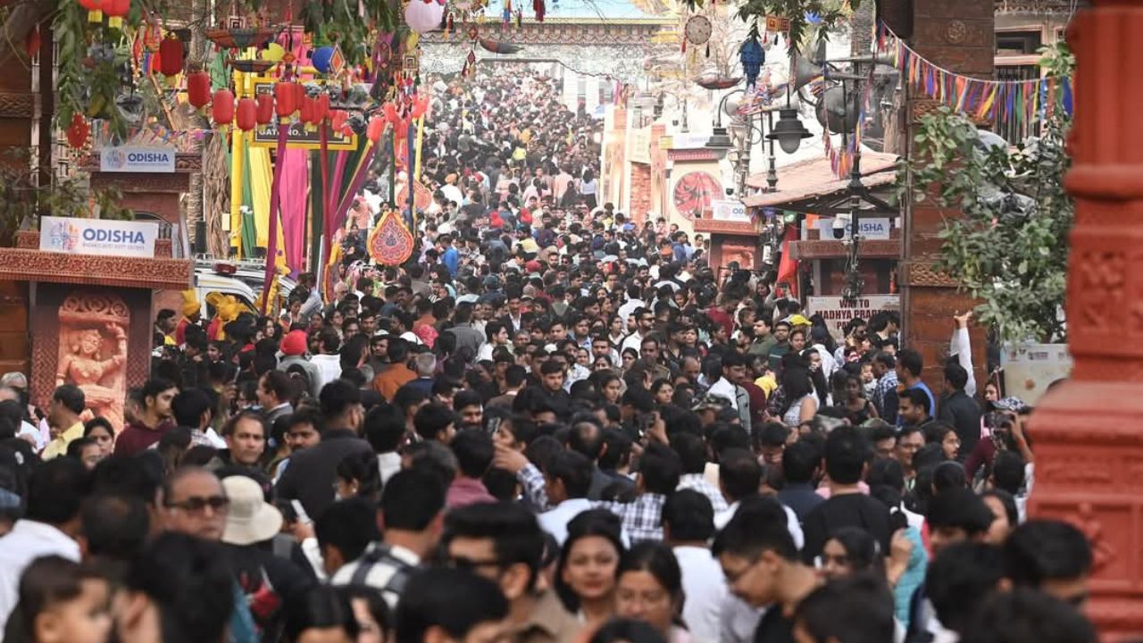 Surajkund Mela: भीड़ ने तोड़ा पिछला रिकॉर्ड,  16 लाख से ज्यादा पर्यटकों ने किया हस्तशिल्प के ‘महाकुंभ’ का दीदार, आज केंद्रीय मंत्री मनोहरलाल करेंगे समापन