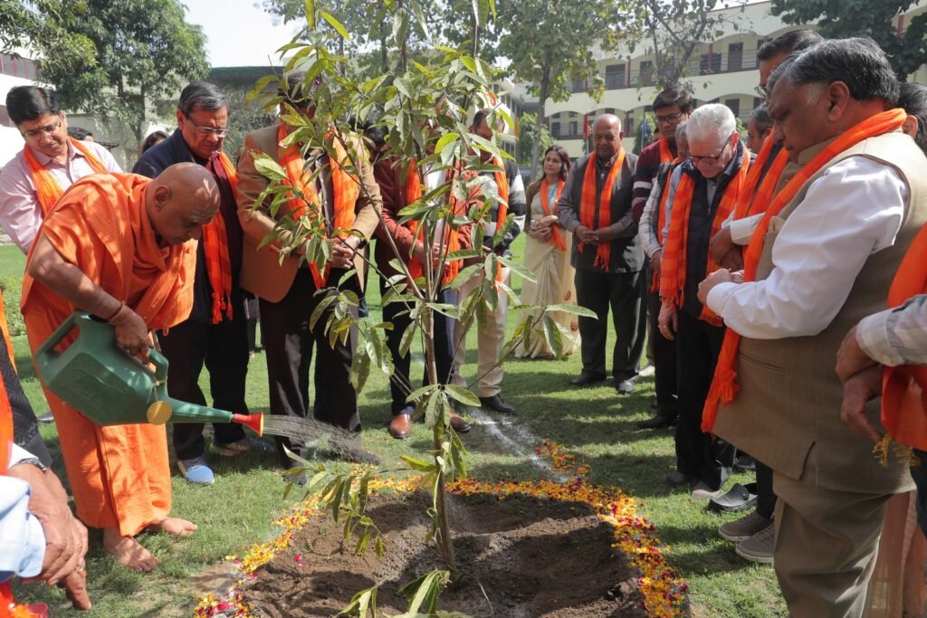 शिक्षा से पहले संस्कार जरूरी:स्वामी गोविंददेव गिरी जी 6 WhatsApp Image 2025 03 04 at 15.45.38
