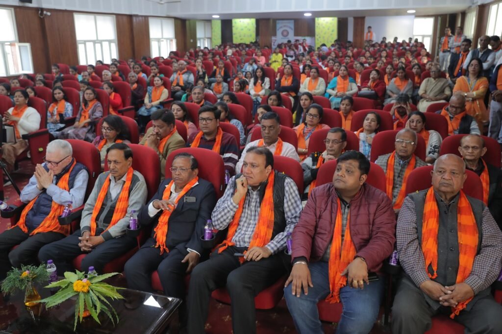 शिक्षा से पहले संस्कार जरूरी:स्वामी गोविंददेव गिरी जी 5 WhatsApp Image 2025 03 04 at 15.45.39