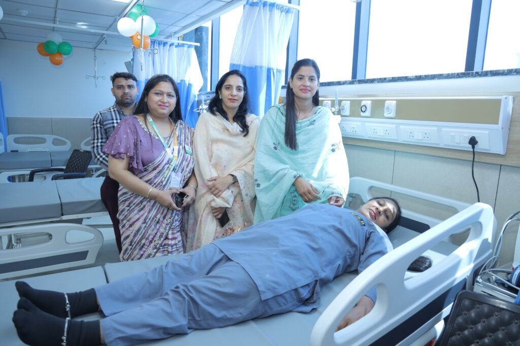 शहीदी दिवस पर ऐतिहासिक रक्तदान: 242 रक्तदाताओं ने किया योगदान, वर्ल्ड रिकॉर्ड की ओर बढ़ा कदम! 2 WhatsApp Image 2025 03 24 at 17.14.28