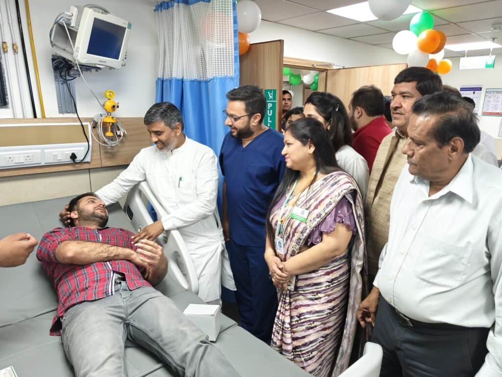 शहीदी दिवस पर ऐतिहासिक रक्तदान: 242 रक्तदाताओं ने किया योगदान, वर्ल्ड रिकॉर्ड की ओर बढ़ा कदम! 4 WhatsApp Image 2025 03 24 at 17.14.29 1