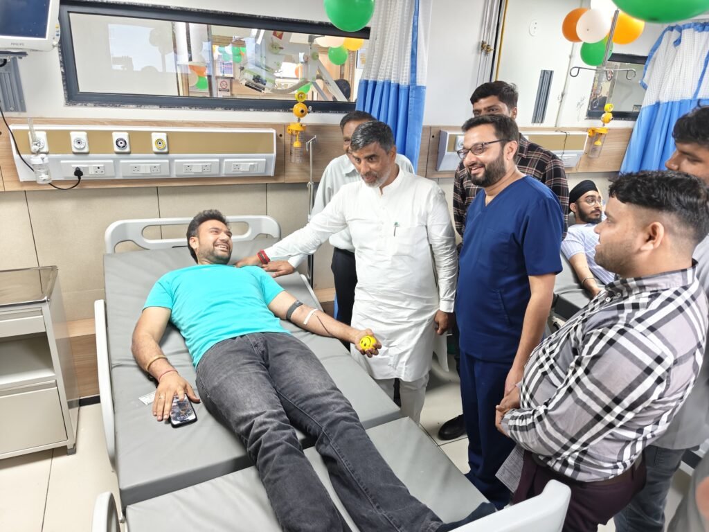 शहीदी दिवस पर ऐतिहासिक रक्तदान: 242 रक्तदाताओं ने किया योगदान, वर्ल्ड रिकॉर्ड की ओर बढ़ा कदम! 5 WhatsApp Image 2025 03 24 at 17.14.29