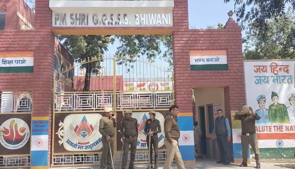 Bhiwani: हरियाणा बोर्ड ने नकल मुक्त परीक्षाओं के लिए किए पुख्ता इंतजाम, विशेष उड़नदस्ता और नोडल अधिकारियों की गई तैनाती 2 bh1