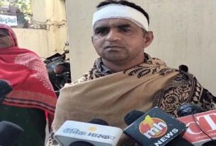 Bhiwani, a youth was beaten up on the pretext of a lift, pickup riders snatched his mobile and 5 thousand rupees
