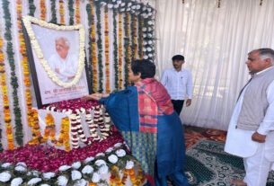 Kumari Selja, Birendra Singh and other leaders arrived at Charkhi Dadri to pay tribute to late Shri Satpal Singh Sangwan