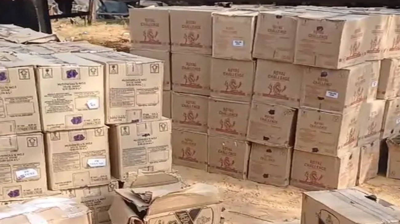 Hisar: Bolero full of liquor caught during blockade on Holi, case registered against the driver