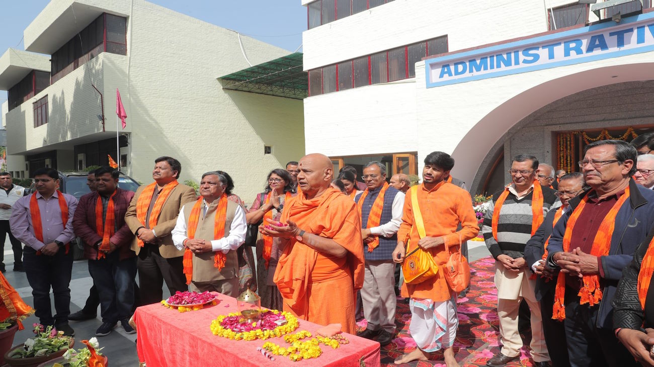 Swami Shri Govinddev Giri Ji Maharaj arrived at SD PG College Panipat and gave his blessings