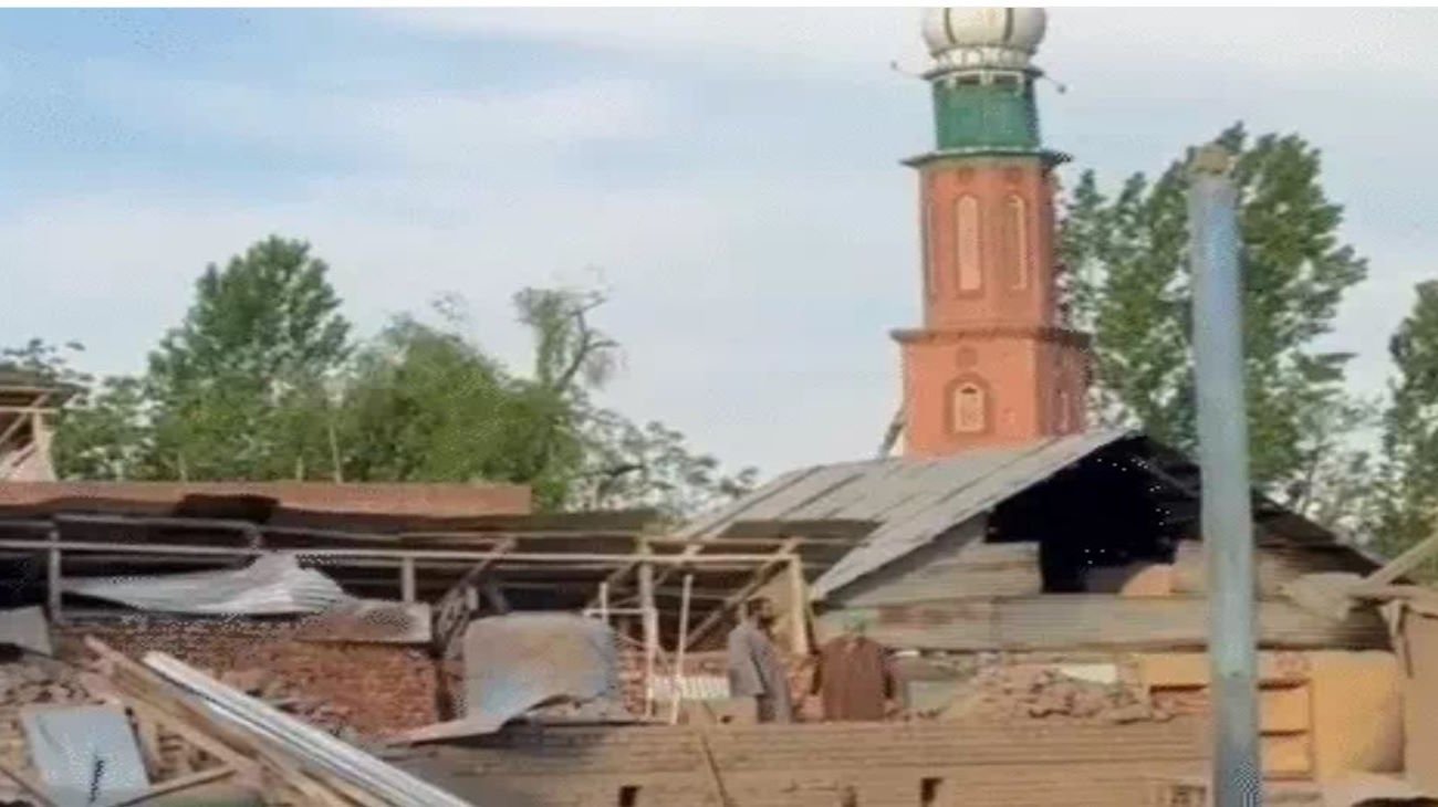 पहलगाम हमले के बाद बड़ी कार्रवाई: जम्मू-कश्मीर में 6 आतंकियों के घर ढहाए, गुजरात में 500 बांग्लादेशी घुसपैठिए हिरासत में
