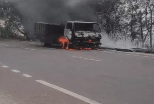 huge fire broke out in a truck loaded with cement in Gurugram, the driver saved his life by jumping