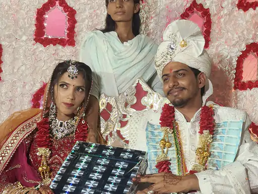 हिसार में 6 भाई-बहनों की एक साथ शादी, महंगाई में राहत की मिसाल! 4 whatsapp image 2025 04 20 at 231119 1745197193