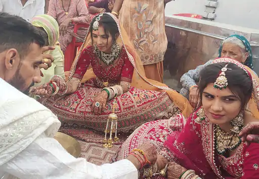 हिसार में 6 भाई-बहनों की एक साथ शादी, महंगाई में राहत की मिसाल! 5 whatsapp image 2025 04 20 at 231121 1745197168