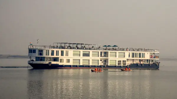 मथुरा-वृंदावन में क्रूज टूरिज्म सेवा से धार्मिक पर्यटन को मिलेगा नया आयाम, यमुना घाटों पर तटीय सुविधाओं का होगा विकास