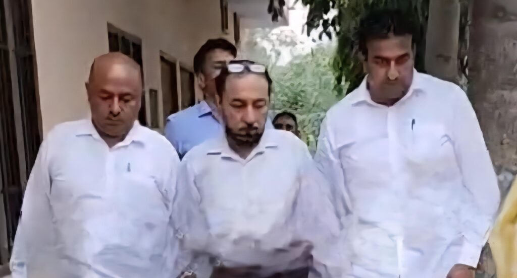 एसीबी का एक्शन: हरियाणा में दो रिश्वतखोर सरकारी अफसर रंगे हाथों गिरफ्तार 3 WhatsApp Image 2025 06 02 at 19.23.13