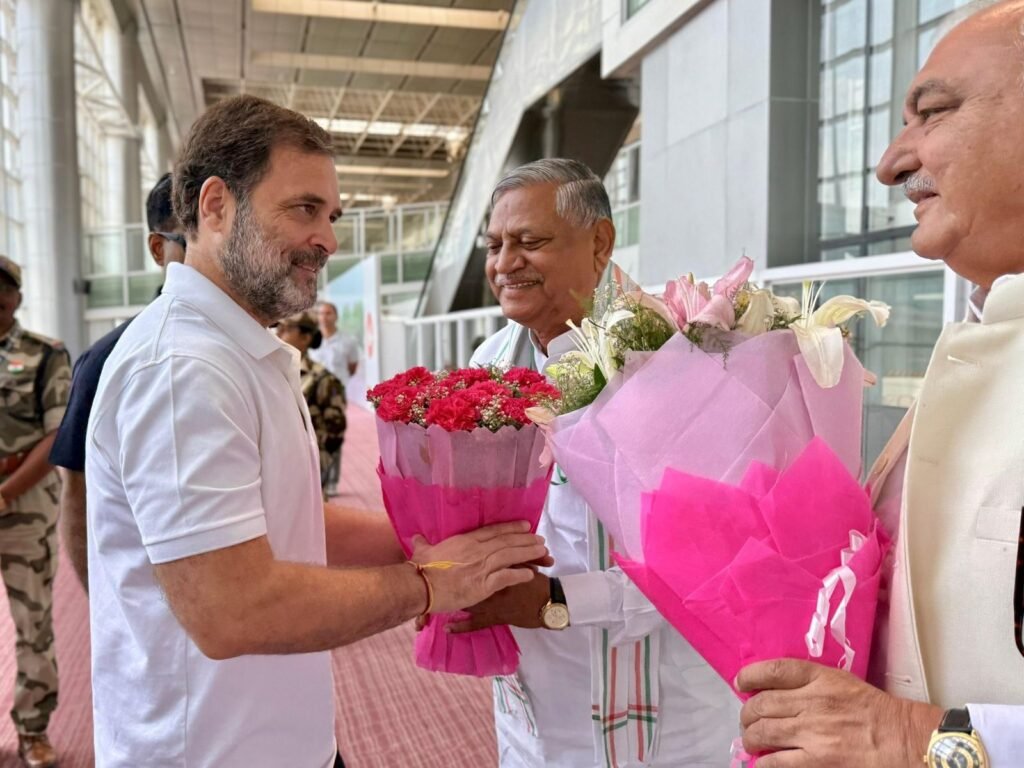 Live: कंधे पर बैग लटकाए राहुल गांधी पहुंचे हरियाणा ,हरियाणा कांग्रेस के वरिष्ठ नेताओं संग पहले चरण की बैठक शुरू की 7 WhatsApp Image 2025 06 04 at 12.08.57