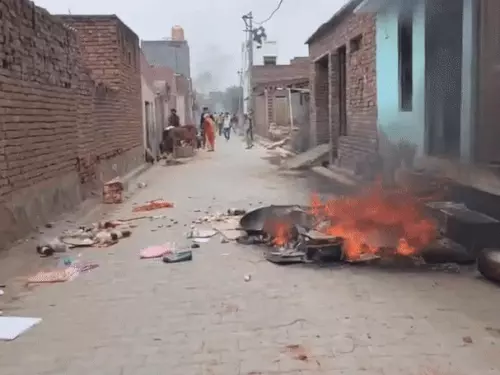 भिवानी में विशेष समुदाय के घरों में आगजनी और तोड़फोड़: 20 नकाबपोशों ने दो मकानों को किया तहस-नहस, परिवार लापता 2 02