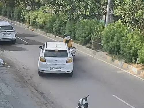 फर्जी नंबर प्लेट लगाकर महिला टीचर को कार ने मारी टक्कर, आरोपी छात्र फरार 2 98 1