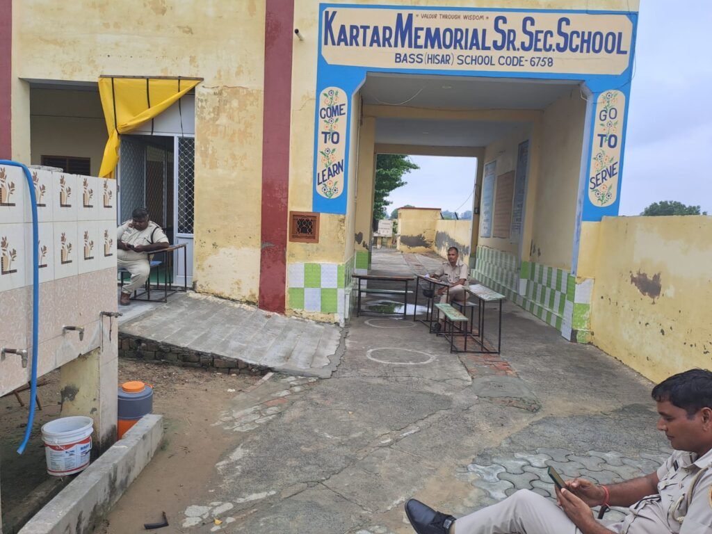 हिसार के स्कूल में प्रिंसिपल की चाकू घोंपकर की गई हत्या का वीडियो वायरल, देंखें भागते दिख रहे आरोपी छात्र, मचा हड़कप 5 WhatsApp Image 2025 07 10 at 14.15.471