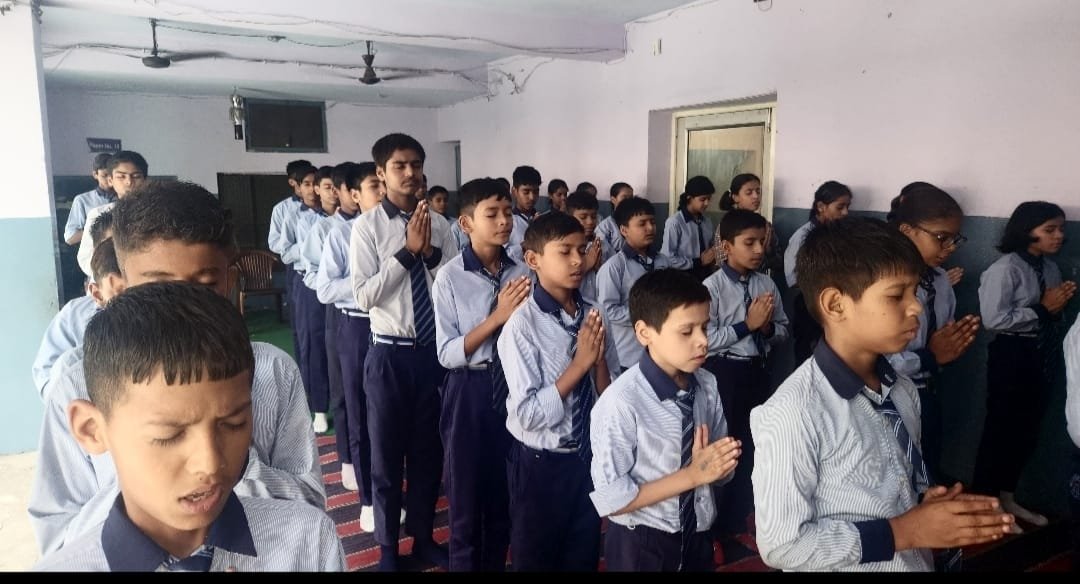 संस्कारों की पाठशाला: गौतम सीनियर सेकेंडरी स्कूल में गीता परिवार का शिविर, श्लोकों से शुरुआत