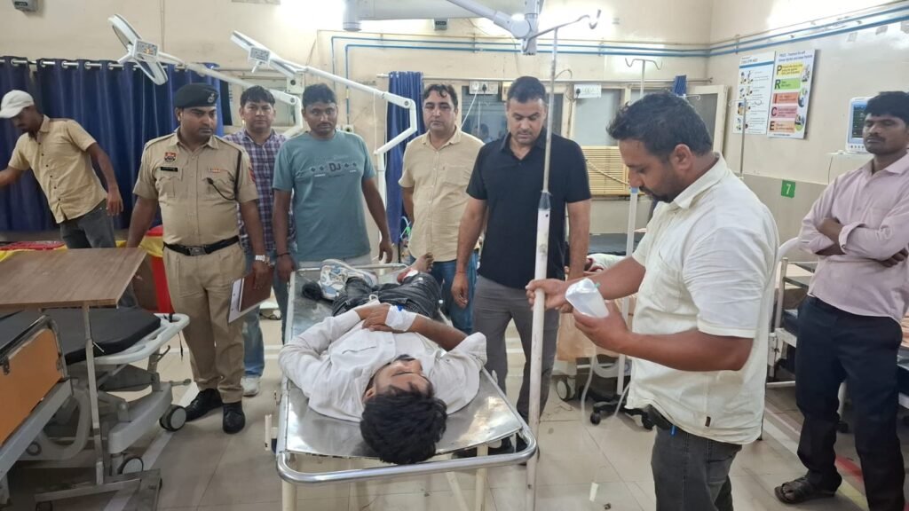 सोनीपत: केएमपी एक्सप्रेसवे लूटकांड का सरगना पुलिस मुठभेड़ में घायल, घायल बदमाश को पुलिस द्वारा गिरफ्तार कर लिया गया है 3 WhatsApp Image 2025 07 20 at 08.41.50