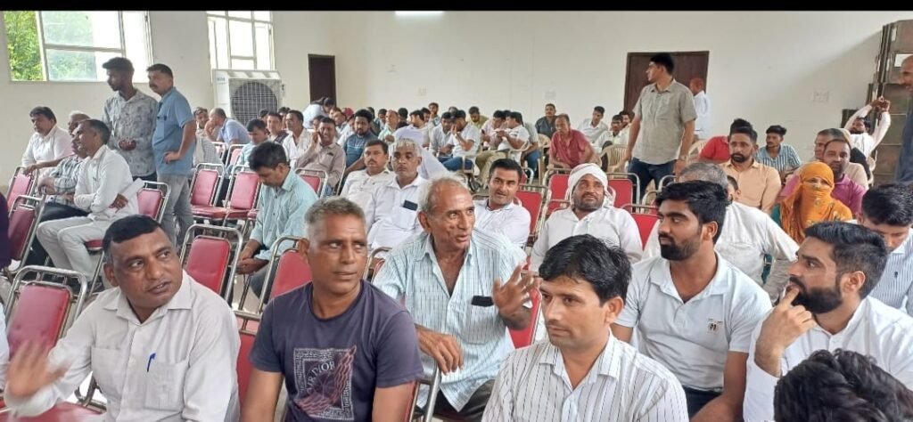 समालखा में विधायक मनमोहन भड़ाना की जन सुनवाई, हजारों लोगों की समस्याएं सुनीं, "हर हफ्ते की जन सुनवाई, हर समस्या का समाधान", बोले विधायक भड़ाना 2 WhatsApp Image 2025 07 22 at 15.45.21