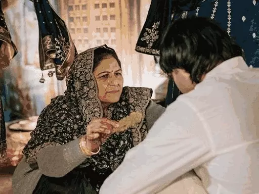 गुपचुप शादी के बाद नीरज चोपड़ा और हिमानी मोर पहली सामने आए, देखें तस्वीरें 5 ezgif 6cd2615e18e53c1739978254 1752895773