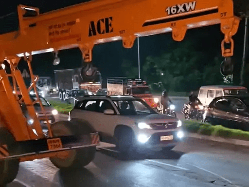 करनाल में टायर फटने से टैम्पो पलटा, दिल्ली से लाया था सामान लोड कर 4 image 21