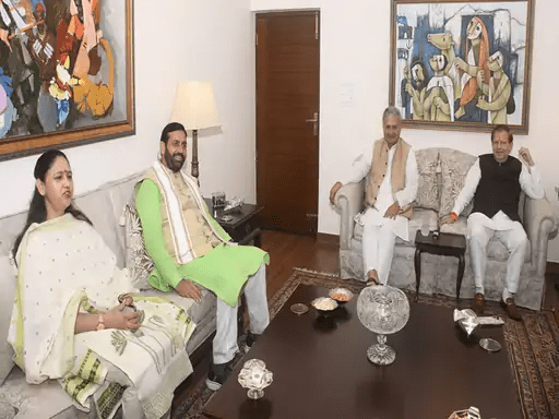 CM सैनी ने आरती राव के घर किया डिनर, बीजेपी द्वारा डैमेज कंट्रोल के प्रयास जारी 2 image 4