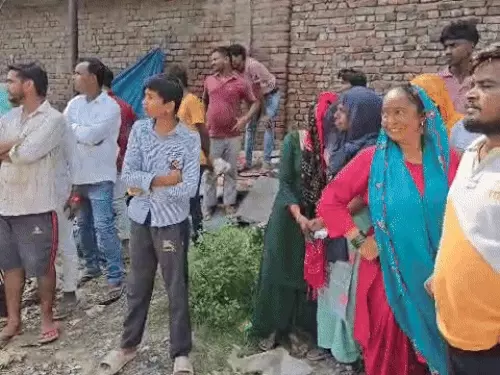ट्रेन से कटकर दो बहनों की मौत, शार्टकट घर पहुंचने की जल्दी में गंवा दी जान 4 whatsappvideo2025 07 13at51551pm ezgifcom resize17 1752413345