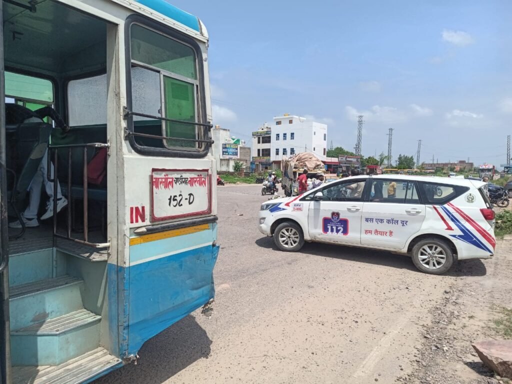 BREAKING: महेंद्रगढ़ की सड़क पर भिड़ी हरियाणा रोडवेज बस और फल से लदी पिकअप, बाल-बाल बचे लोग 2 WhatsApp Image 2025 08 06 at 11.41.06