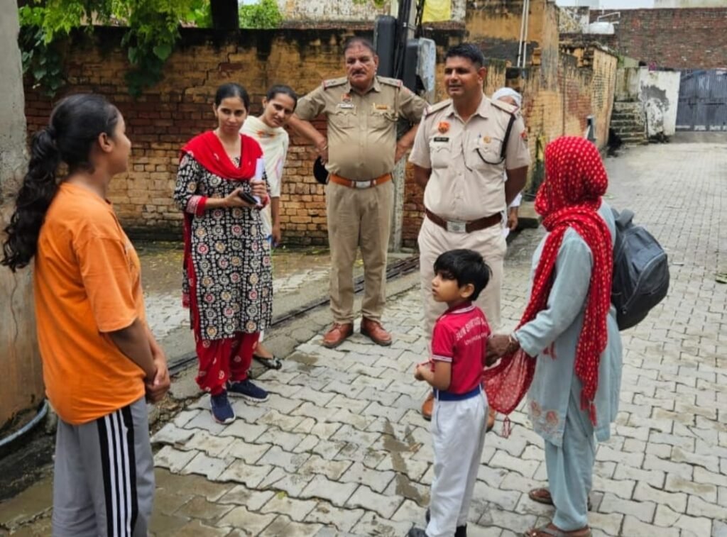 पानीपत पुलिस अधीक्षक भूपेन्द्र सिंह के नेतृत्व में गांव गांव जाकर नशा मुक्ति जागरूकता अभियान जारी 2 WhatsApp Image 2025 08 23 at 16.21.45