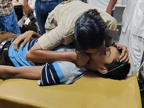 …मृत बेटे को सीपीआर देती रही मां, पर नहीं धड़क सका दिल का टुकड़ा 2 comp 111753925940 1753979625