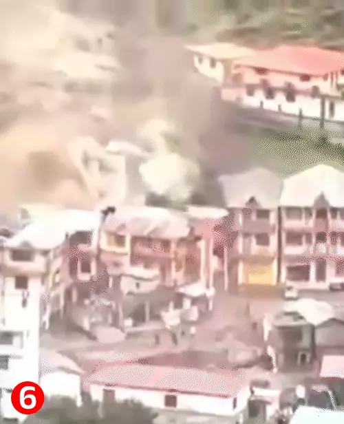 Watch:34 सेकेंड में सबकुछ खत्म, उत्तराखंड के धराली में 4 की मौत, 50 लापता 8 comp 17 13 1754395687