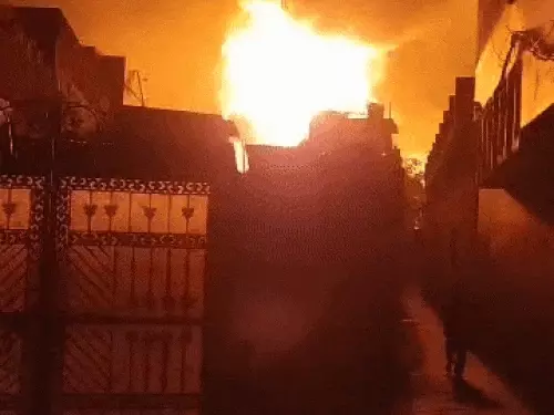 LPG टैंकर ब्लास्ट: 2 की मौत, 30 से ज्यादा झुलसे, कई घर-दुकानें जलीं, होशियारपुर-जालंधर हाईवे बंद 4 ezgif 2a4ea9277a07ad1755899696 1755913958