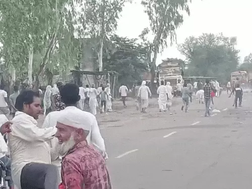 हरियाणा में हिंसा, पथराव, फूंके वाहन, दुकानें जली 4 ezgif 34ac70828e2915 1755010014